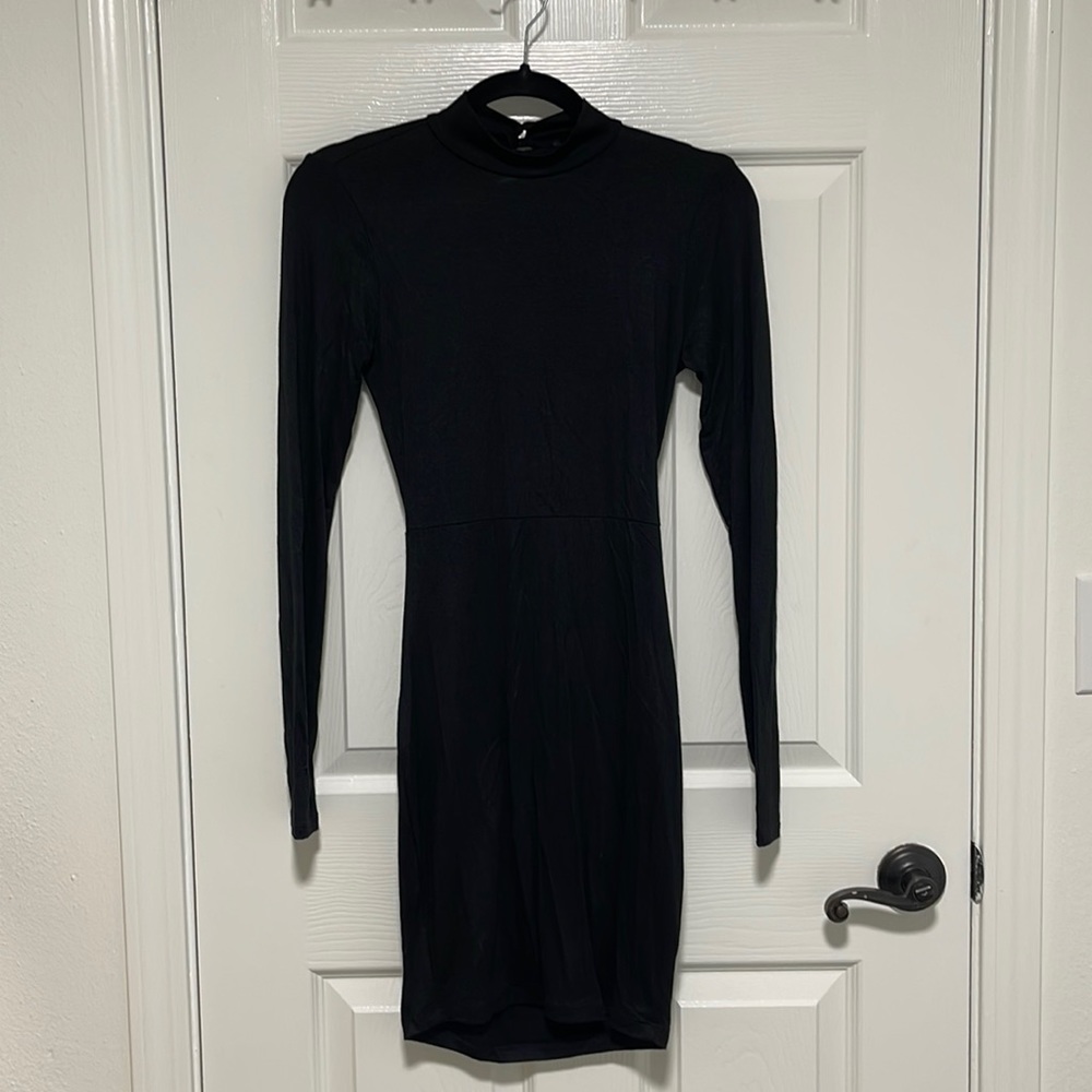 Black backless bodycon dress